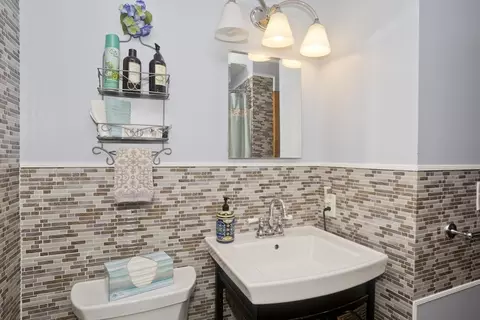 Bath - 854 Grayson Dr, Springfield, MA 01119 photo 3 of 3