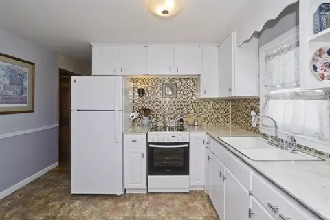 Kitchen - 854 Grayson Dr, Springfield, MA 01119 photo 2 of 6