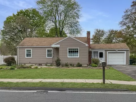 Exterior - 854 Grayson Dr, Springfield, MA 01119 photo 2 of 10