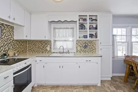 Kitchen - 854 Grayson Dr, Springfield, MA 01119 photo 4 of 6