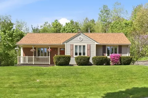 11 Scenic Dr, Worcester, MA 01602
