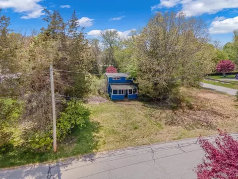 28 Brown St, Swansea, MA 02777