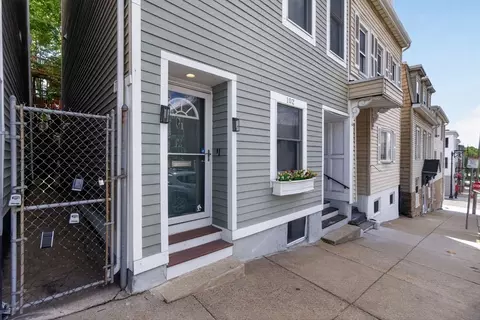 102 Old Harbor St #1, Boston, MA 02127