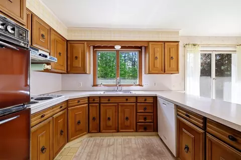 1303 Plumtree Rd, Springfield, MA 01119 photo 14