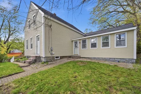 28 W Prescott St, Westford, MA 01886