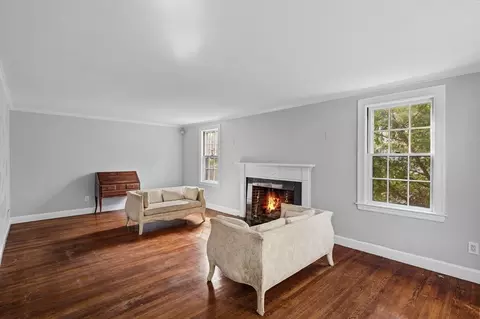Living - 26 Pickwick Rd, Marblehead, MA 01945 photo 3 of 4
