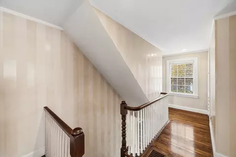 Entry Way - 26 Pickwick Rd, Marblehead, MA 01945 photo 3 of 4