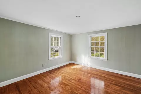 Bedroom - 26 Pickwick Rd, Marblehead, MA 01945 photo 1 of 4
