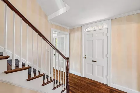 Entry Way - 26 Pickwick Rd, Marblehead, MA 01945 photo 1 of 4