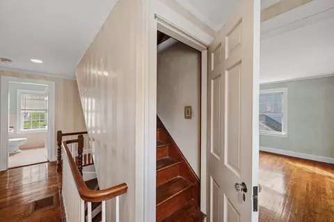 Entry Way - 26 Pickwick Rd, Marblehead, MA 01945 photo 4 of 4