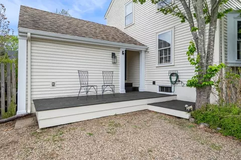 Exterior - 26 Pickwick Rd, Marblehead, MA 01945 photo 2 of 8