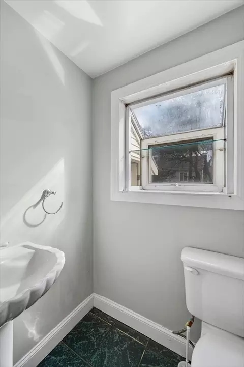 Bath - 26 Pickwick Rd, Marblehead, MA 01945 photo 1 of 4
