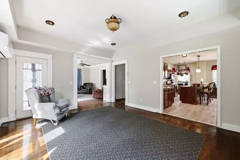 Entry Way - 151 Bowdoin St, Springfield, MA 01109 photo 2 of 3