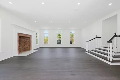 Living - 175 Pleasant St, Upton, MA 01568 photo 5 of 7