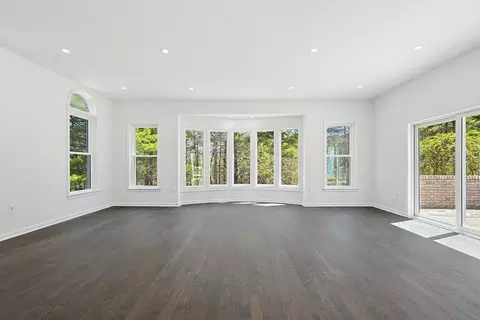 Living - 175 Pleasant St, Upton, MA 01568 photo 1 of 7