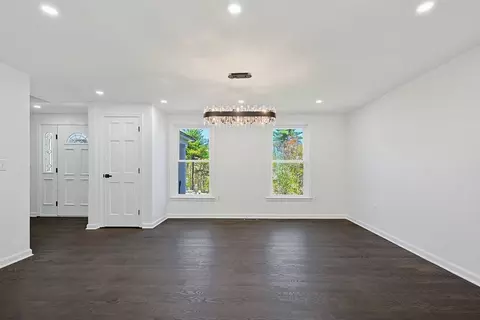 Living - 175 Pleasant St, Upton, MA 01568 photo 3 of 7