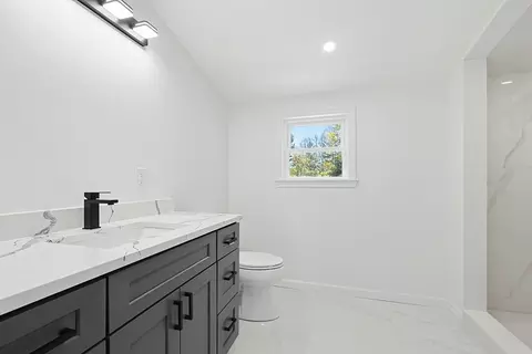 Bath - 175 Pleasant St, Upton, MA 01568 photo 7 of 9