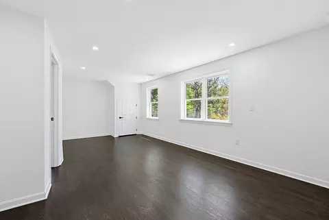 Living - 175 Pleasant St, Upton, MA 01568 photo 6 of 7