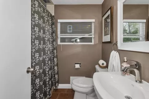 Bath - 22 Audley Rd, Springfield, MA 01118 photo 1 of 2