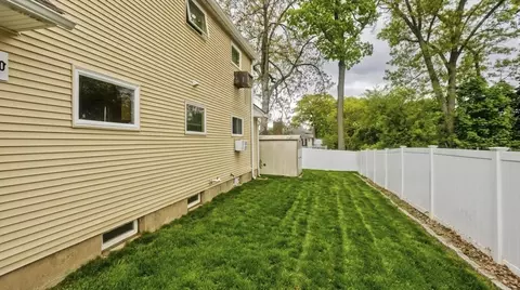 Exterior - 22 Audley Rd, Springfield, MA 01118 photo 3 of 4