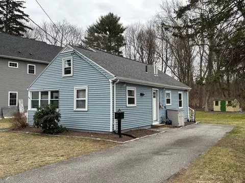 Exterior - 20 Pinevale Ave, Reading, MA 01867 photo 2 of 4