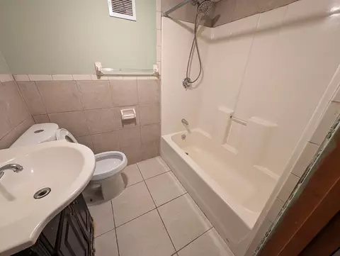 Bath - 178 County St, Fall River, MA 02723 photo 1 of 2