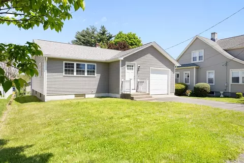 44 White St, Chicopee, MA 01013