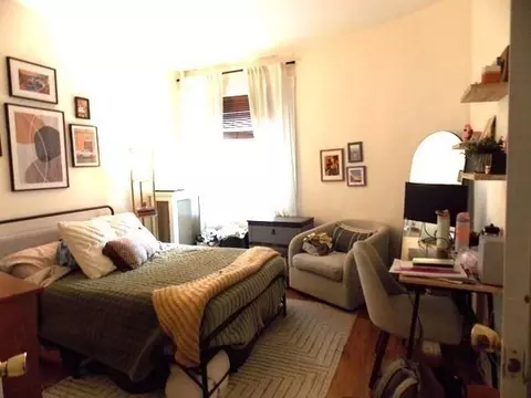 Bedroom - 514 Harvard St #2D, Brookline, MA 02446 photo 1 of 2