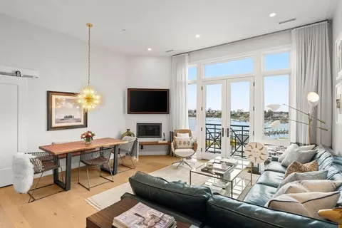 Living - 10 Shipyard Dr #511, Hingham, MA 02043 photo 2 of 4