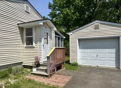 194 Brookside Cir, Northampton, MA 01062 photo 4
