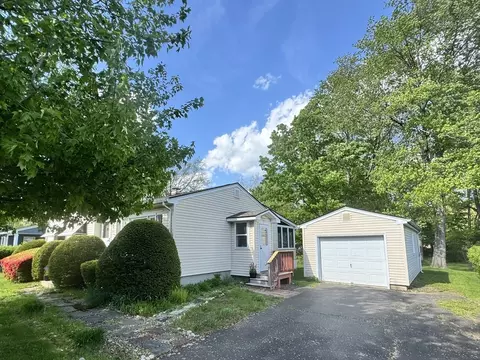 194 Brookside Cir, Northampton, MA 01062 photo 3