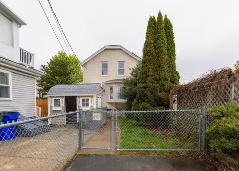 518 Snell St, Fall River, MA 02721