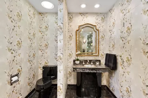 Bath - 9 Singletree Rd, Brookline, MA 02467 photo 1 of 1