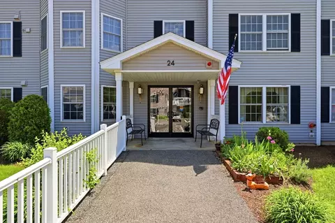 24 Greenleaves Dr #413, Amherst, MA 01002