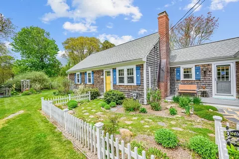 24 Acorn Dr, Barnstable, MA 02668