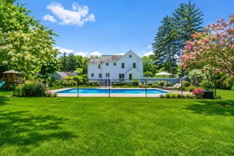 20 Pine St, Natick, MA 01760 photo 2