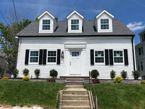 2 Mechanic St, Merrimac, MA 01860