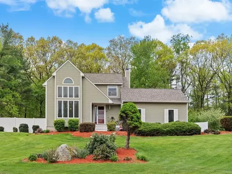 29 W Applewood Dr, Charlton, MA 01507
