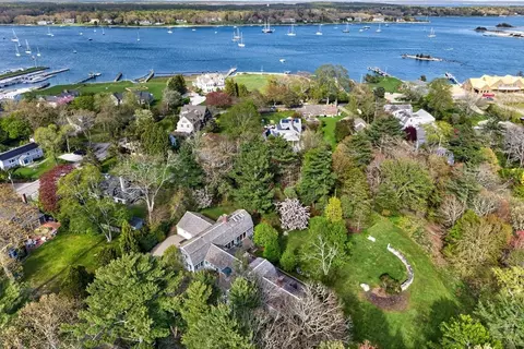 14 Vine St, Marion, MA 02738