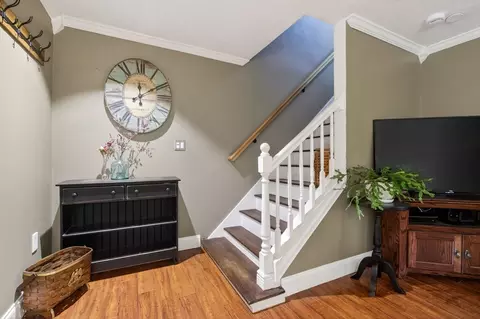 Entry Way - 48 Westview Rd, Worcester, MA 01602 photo 2 of 3
