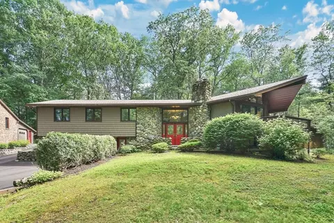 215 Barry St, Feeding Hills, MA 01030