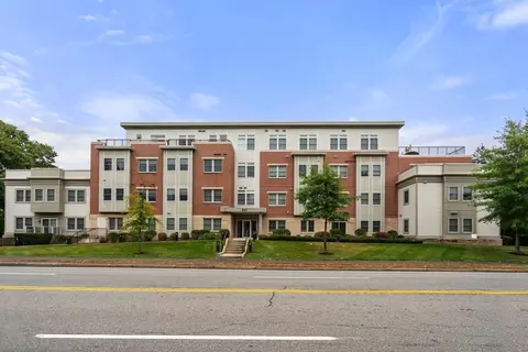 321 Hammond Pond Pkwy #201, Chestnut Hill, MA 02467