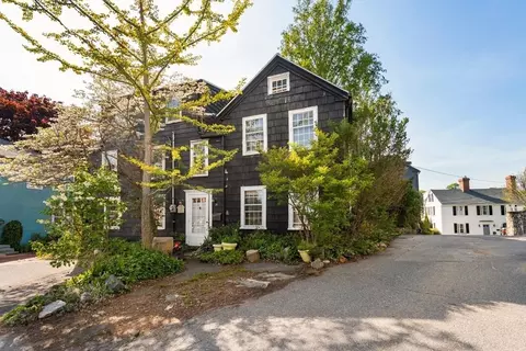 29 31 Circle St, Marblehead, MA 01945