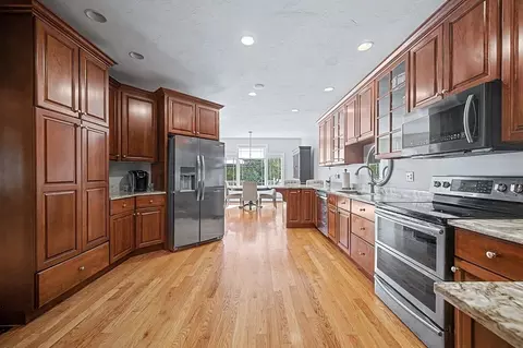 Kitchen - 270 Mendon Rd, Sutton, MA 01590 photo 2 of 4