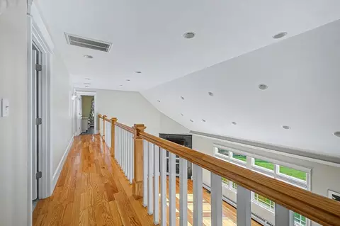 Entry Way - 270 Mendon Rd, Sutton, MA 01590 photo 1 of 2