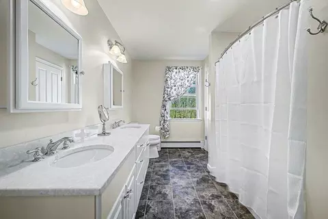 Bath - 270 Mendon Rd, Sutton, MA 01590 photo 4 of 5