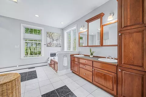 Bath - 270 Mendon Rd, Sutton, MA 01590 photo 1 of 5