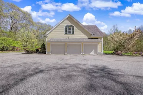 Exterior - 270 Mendon Rd, Sutton, MA 01590 photo 3 of 10