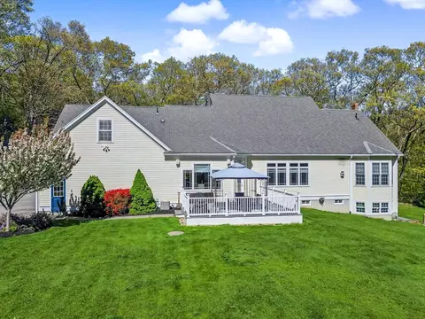 Exterior - 270 Mendon Rd, Sutton, MA 01590 photo 4 of 10