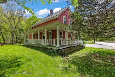 12 Elm St, Foxboro, MA 02035
